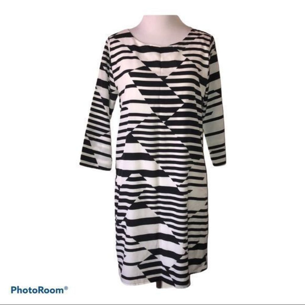 5/$30 🎈Everly small‎ geometric shift dress